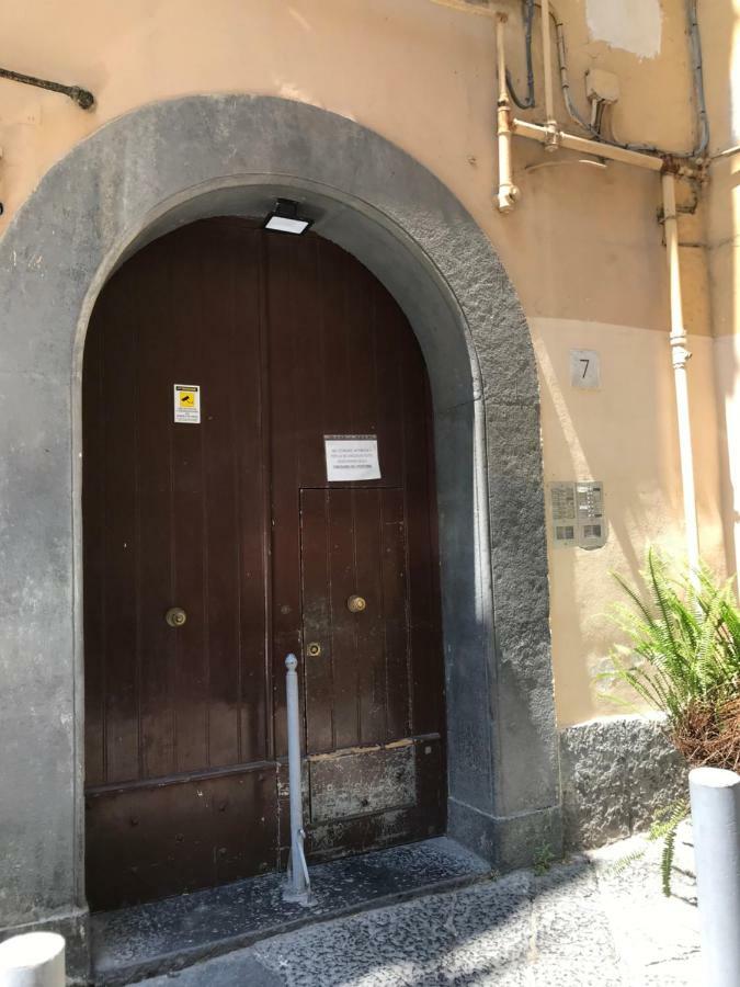 Отель La Casa Di Flo Неаполь Экстерьер фото