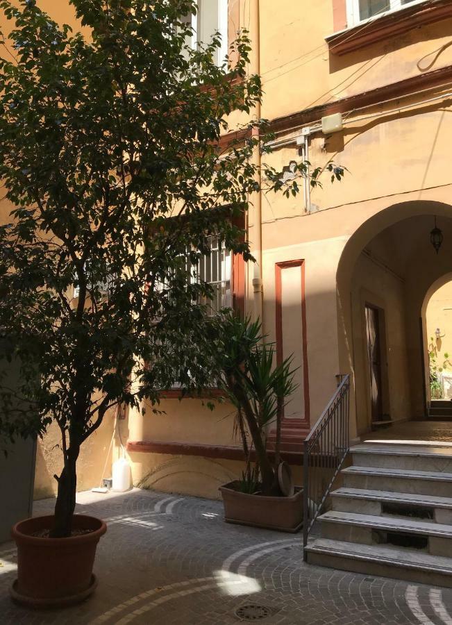 Отель La Casa Di Flo Неаполь Экстерьер фото